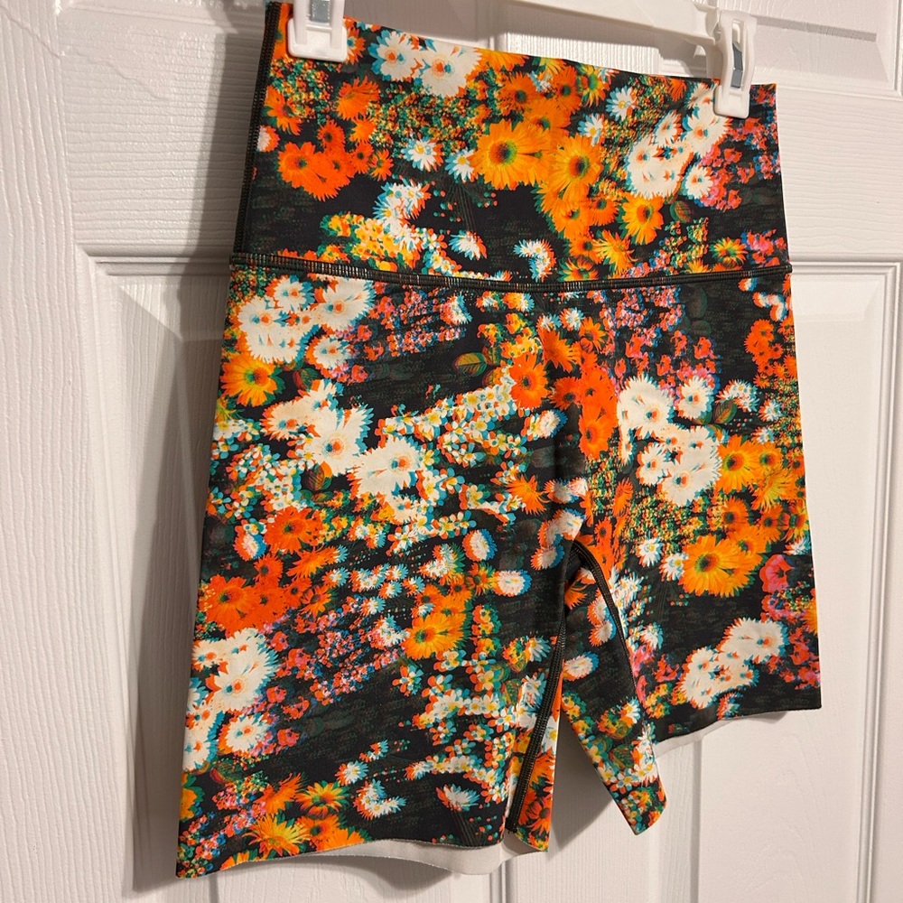 Aerie floral bike shorts in size large - Picture 4 of 6